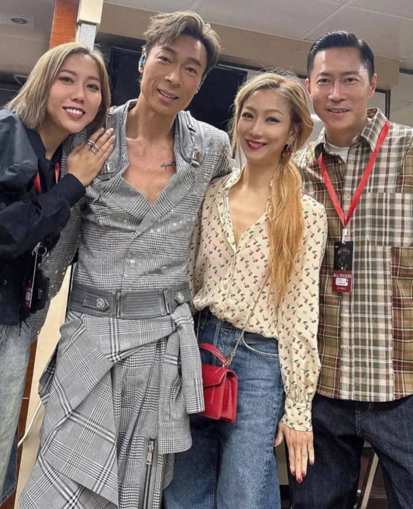 叁鑫策略 被53岁港女郑秀文现状惊艳！身材管理好，色彩斑斓也很美